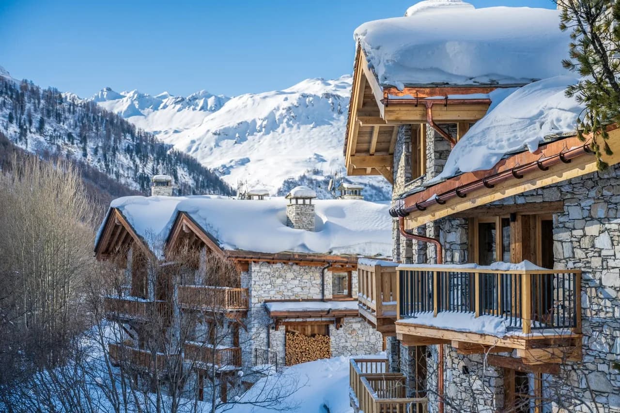 Scenic Getaway Luxurious Chalet in Mountains