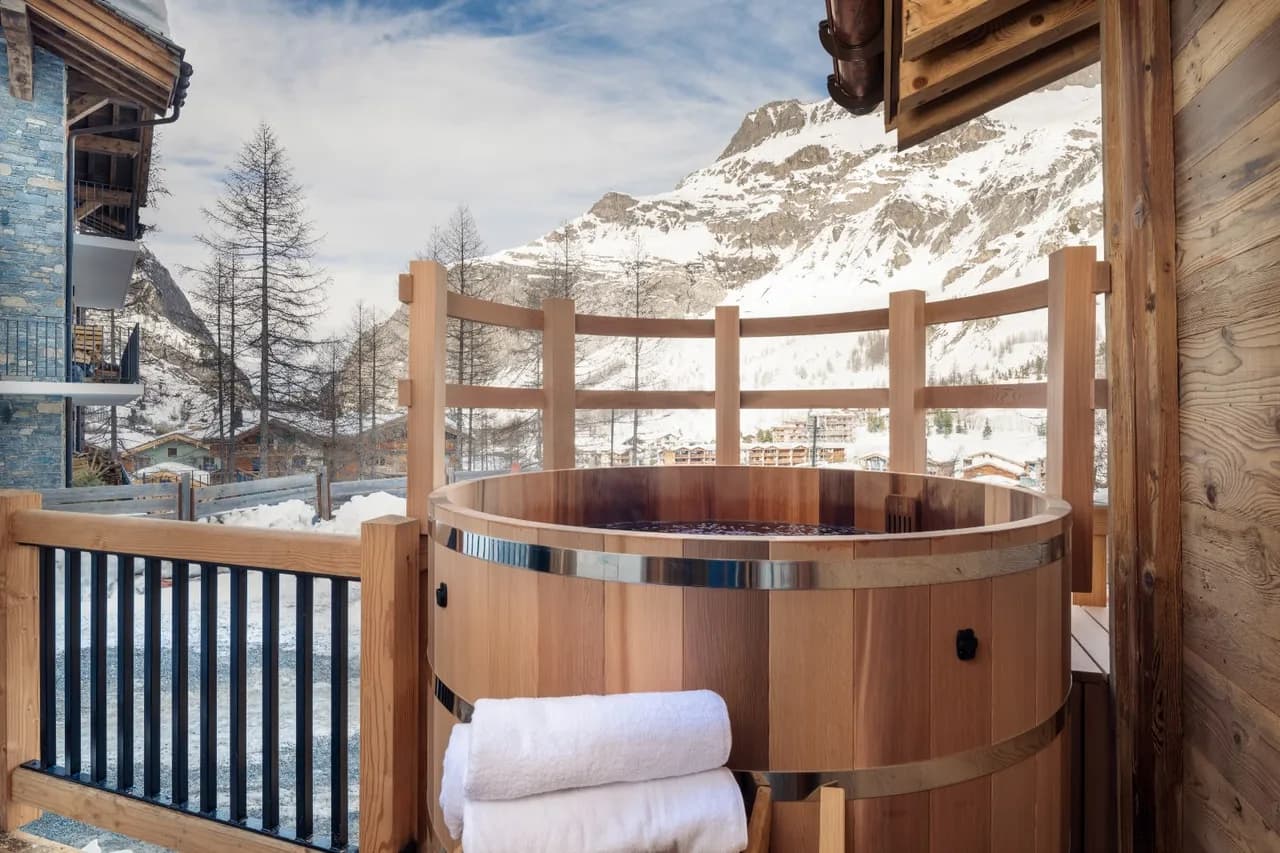 Peaceful Hillside Chalet With Mountain Views photo 5