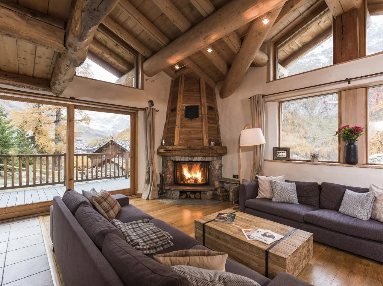 SUN-DRENCHED CHALET IN THE HEIGHTS OF VAL D'ISÈRE photo 2