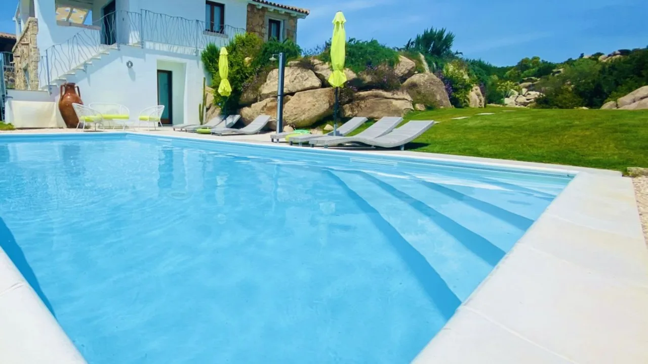 Deluxe Villa With Private Pool & Garden Oasis photo 4