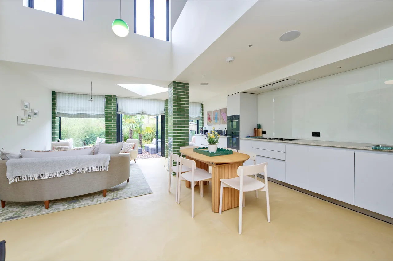Air-Conditioned Three Bedroom House in Notting Hill, London photo 3