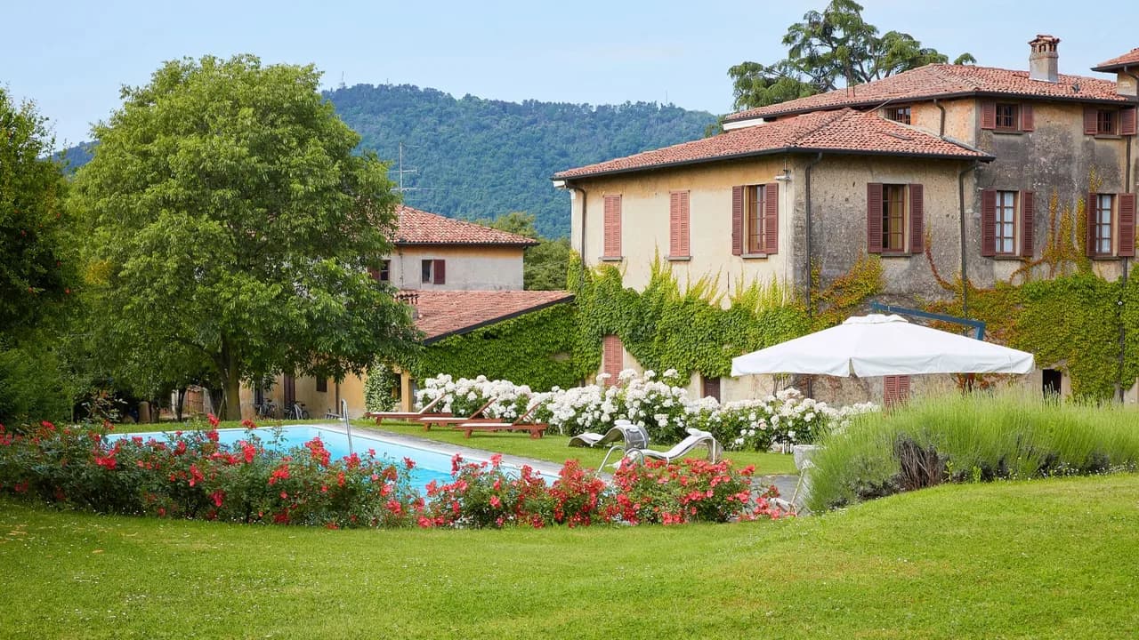 Elegant Villa Pool Wine Art Nearby