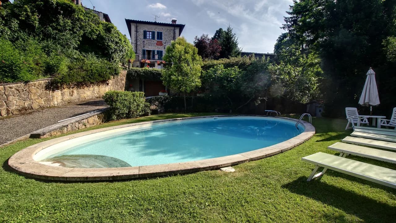 Tranquil Retreat With Pool, Garden & Park Views photo 4
