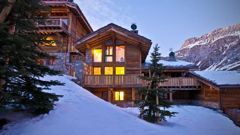 Charming Chalet Retreat With Exceptional Amenities
