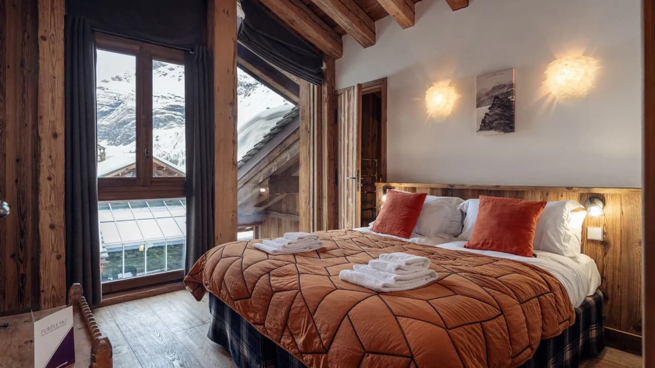 Charming Chalet Retreat With Exceptional Amenities photo 3