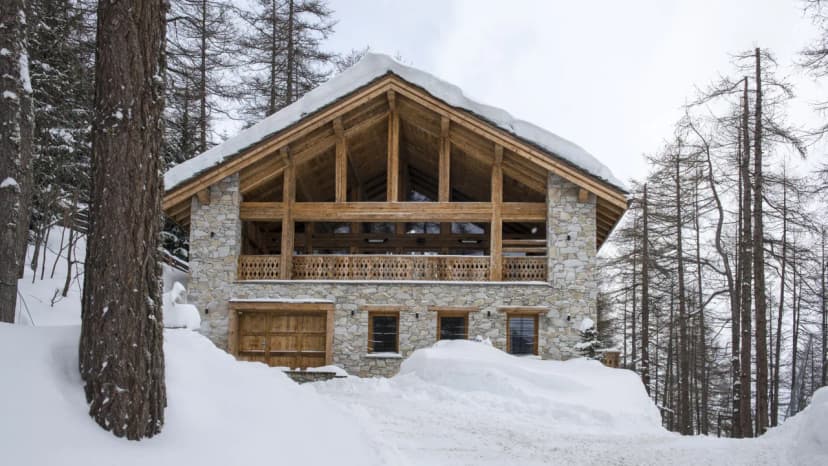 Luxurious Chalet Retreat with Breathtaking Views