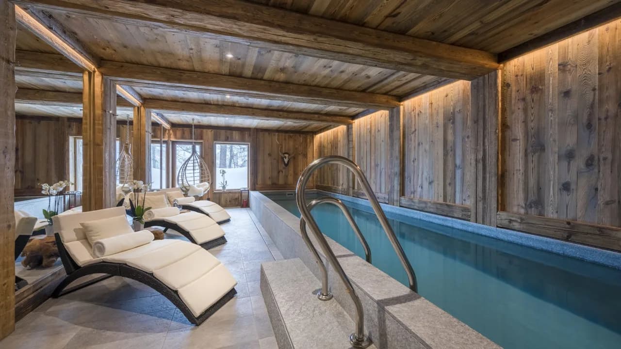 Luxurious Chalet Retreat with Breathtaking Views photo 4