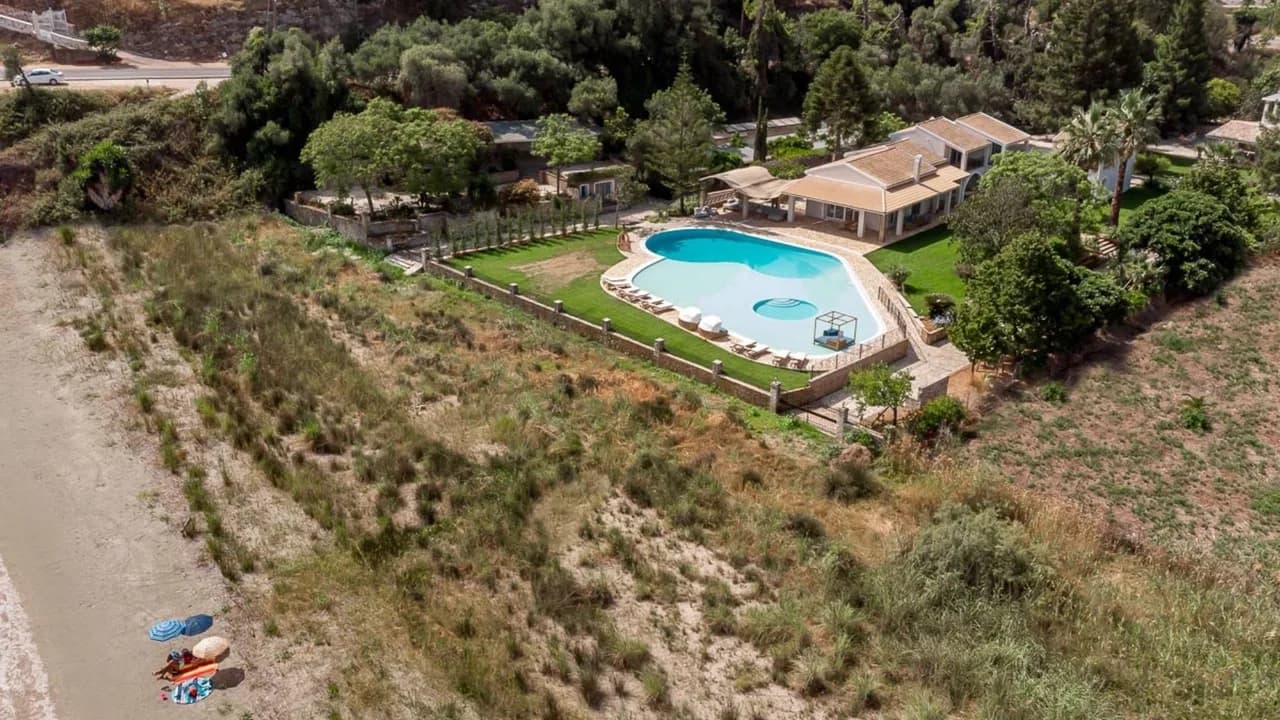 Unique Villa With Massive Seaside Pool
