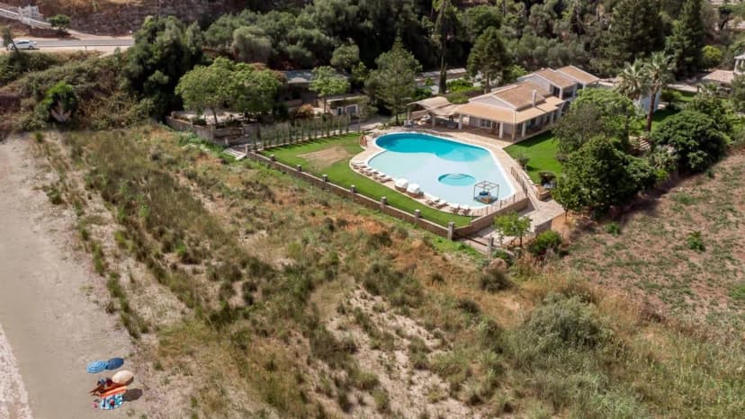 Unique Villa With Massive Seaside Pool
