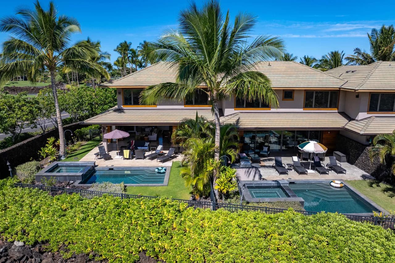 Private Pool Six Bedroom Villas in Big Island