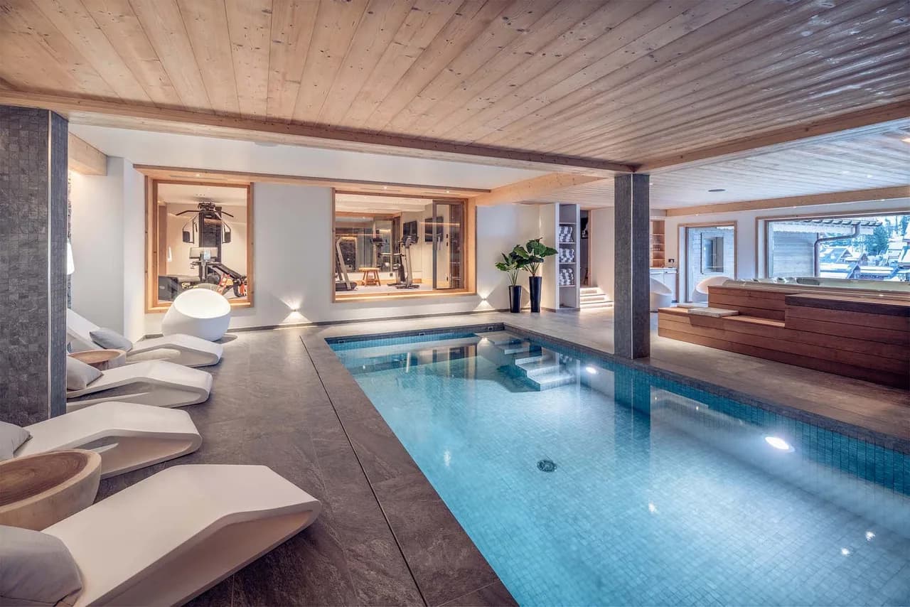 Unparalleled Elegant Chalet in the Heart of Méribel photo 3