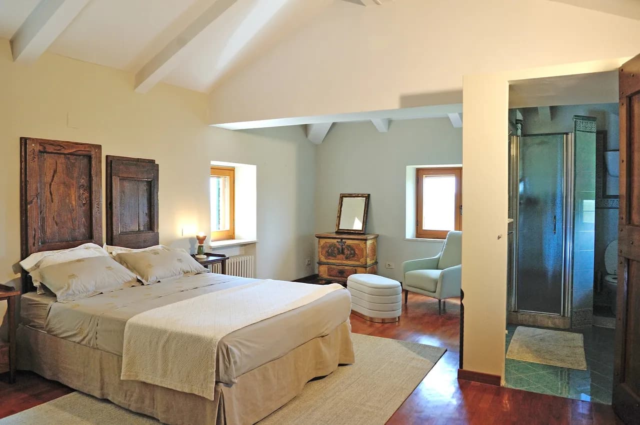 Villa With Timeless Elegance And Tranquility photo 4