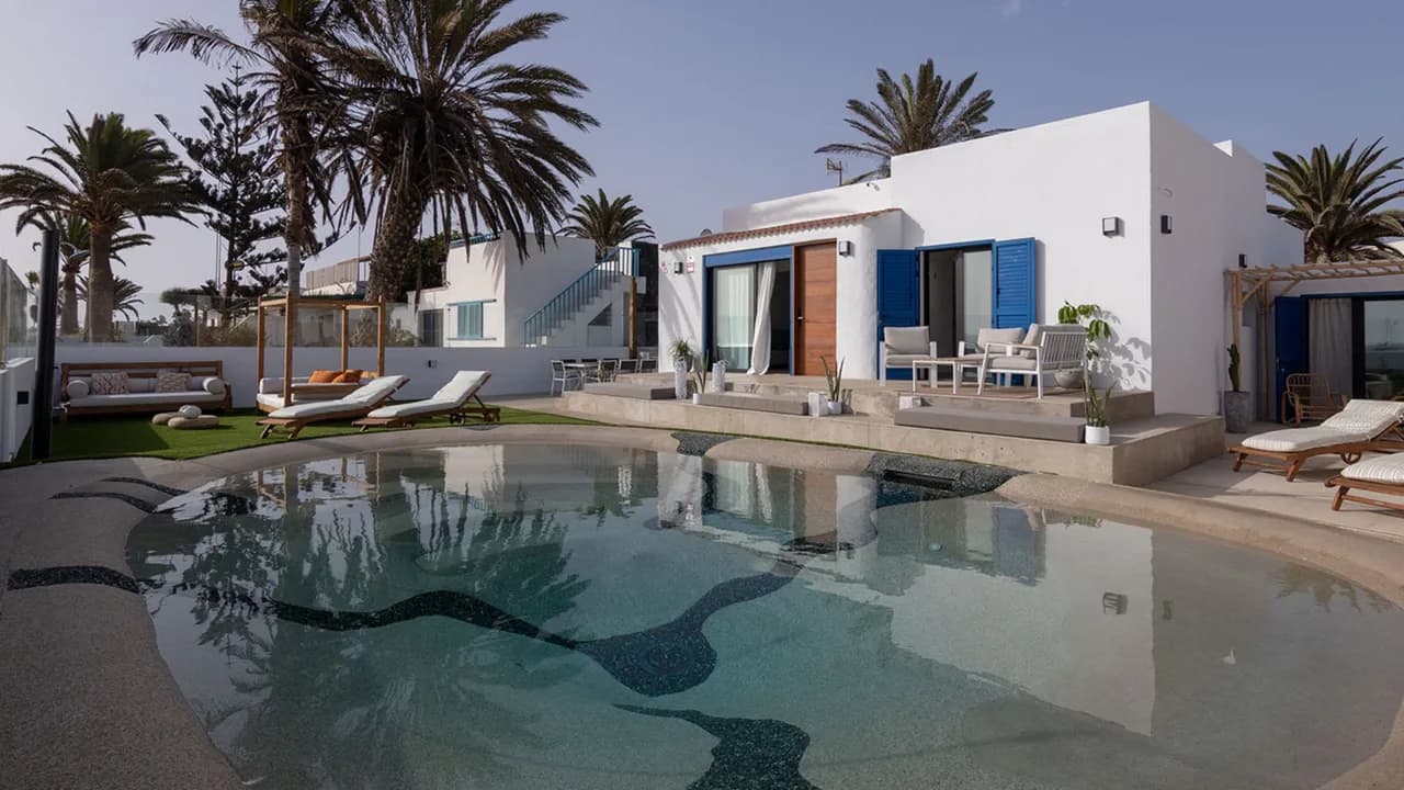 Luxurious Villa With Private Saltwater Pool photo 4