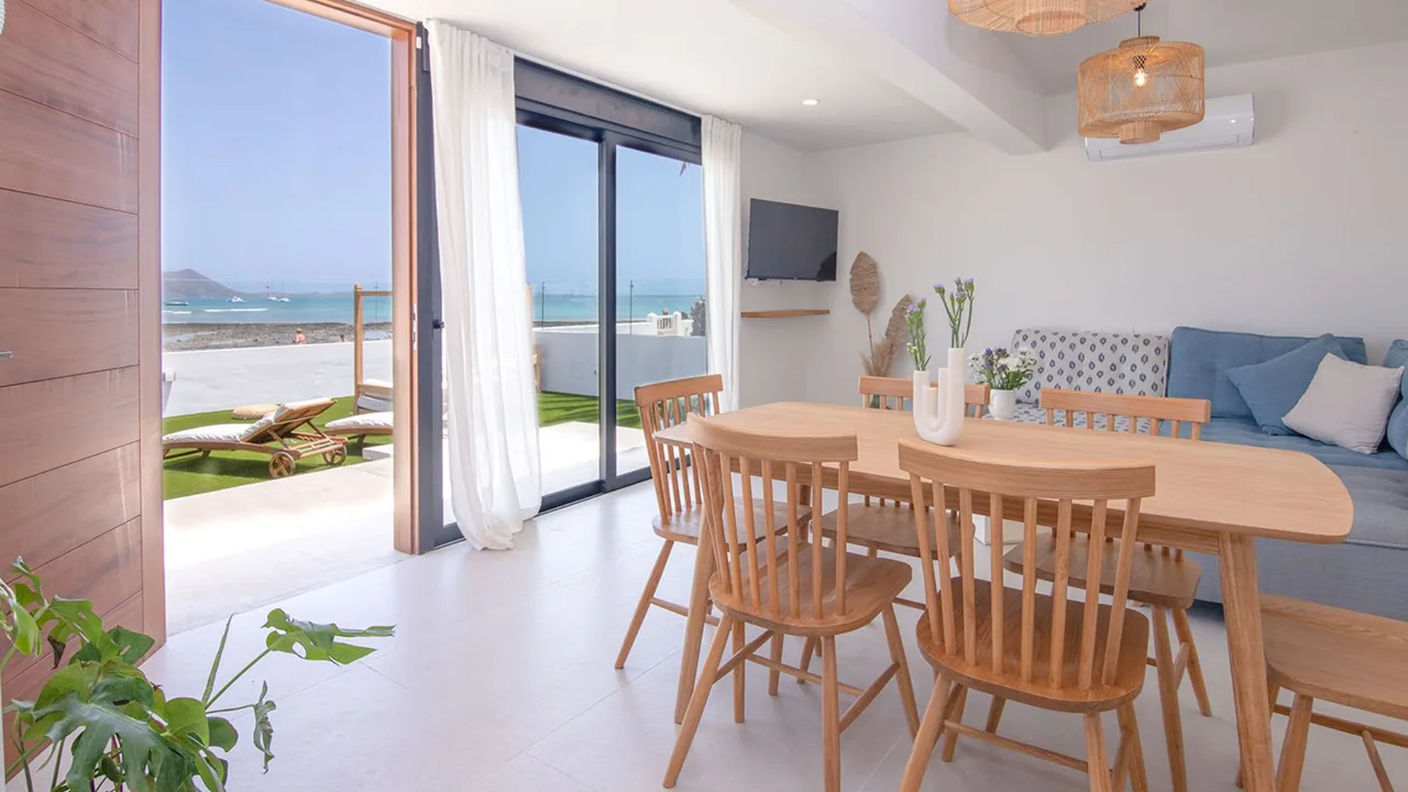 Luxurious Villa With Private Saltwater Pool photo 5