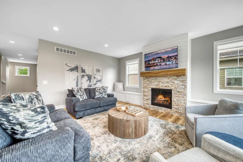 Trailside Treasure-Pool Access, Near Bike Trail, Lake, and Town