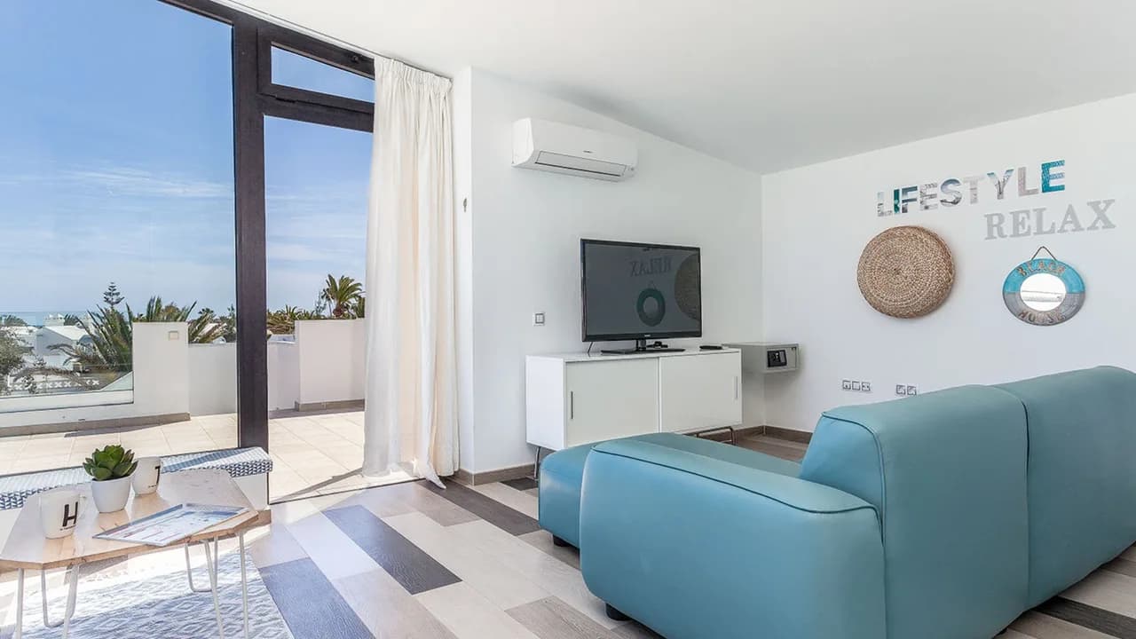 Stylish 4-Bed Villa With Private Pool & Bbq photo 5