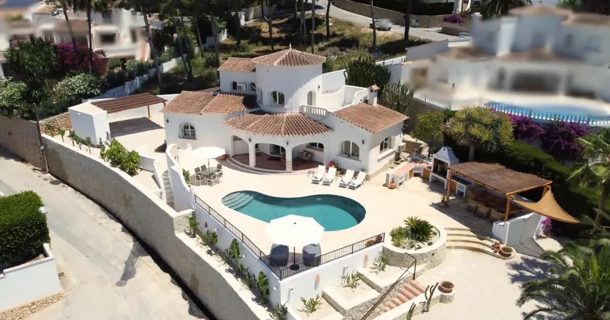 Beachside Three Bedroom Villa in Moraira photo 2