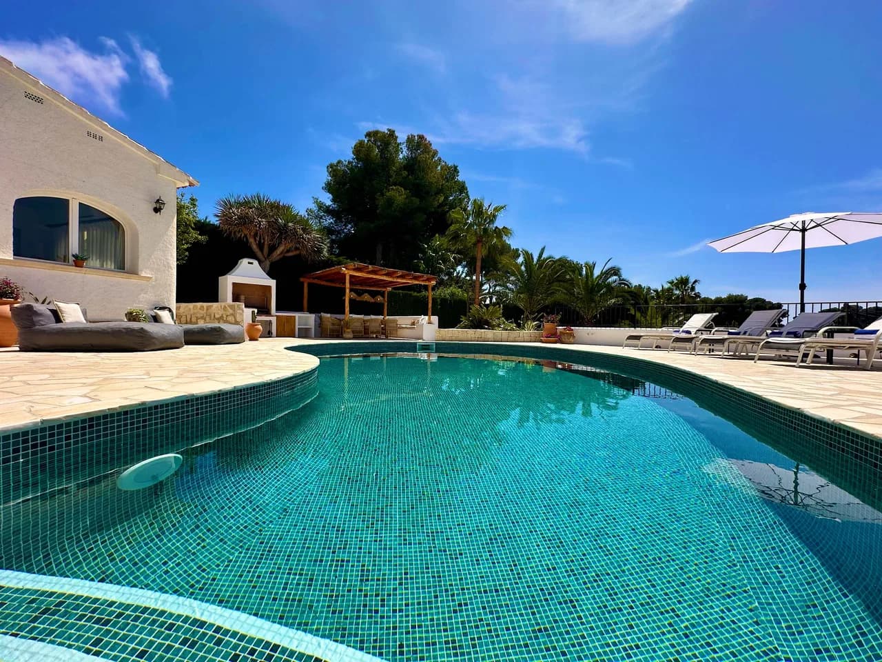 Beachside Three Bedroom Villa in Moraira photo 5