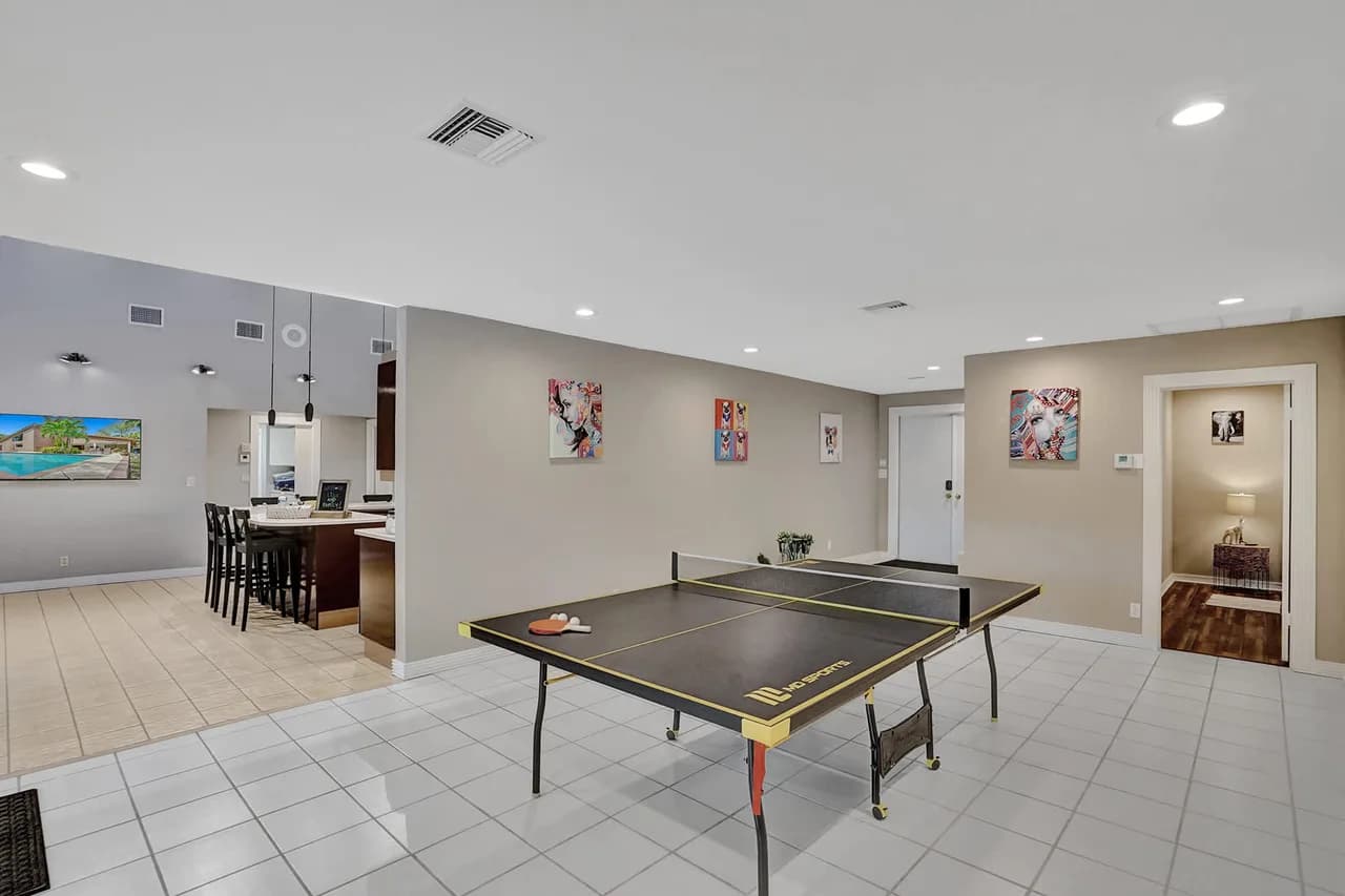Spacious Six Bedroom Villa with BBQ in Miami Area photo 4