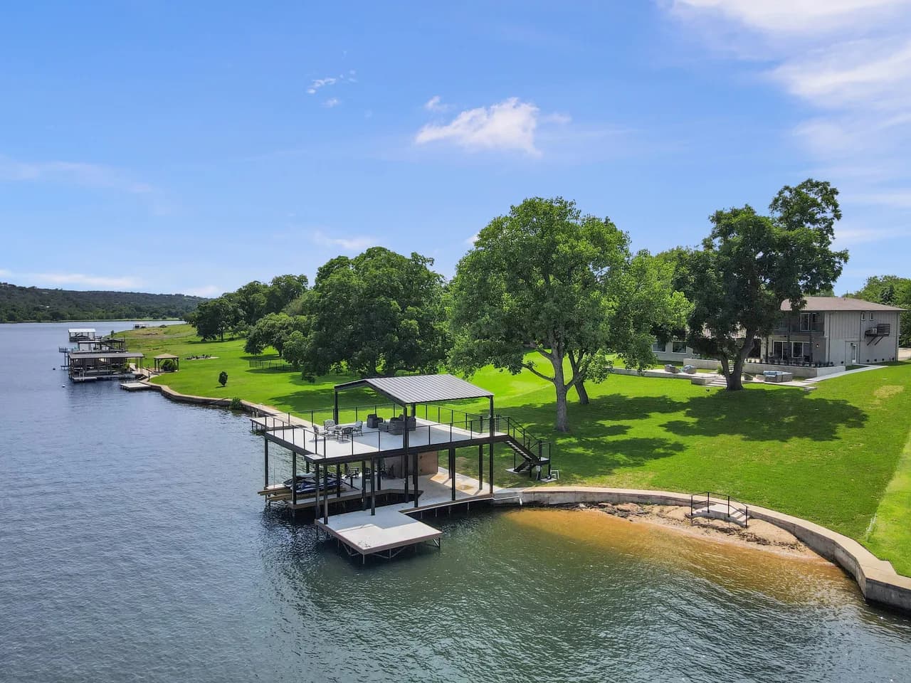 Lakeside Five Bedroom Villa in Marble Falls Texas photo 2