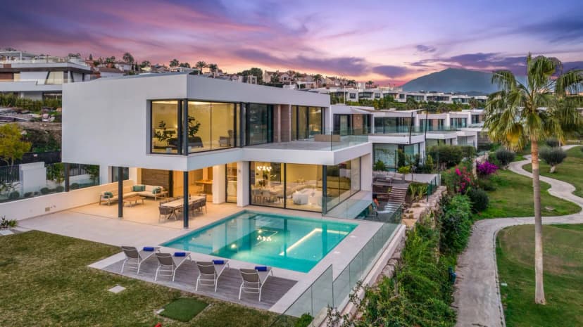 Modern Five Bedroom Villa in Marbella