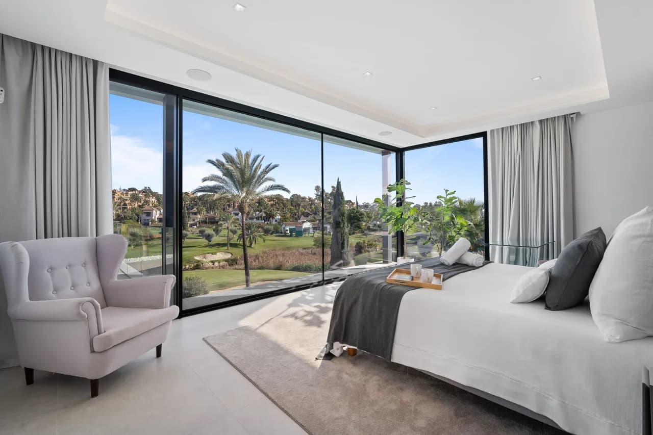 Accessible Five Bedroom Villa in El Paraiso photo 3