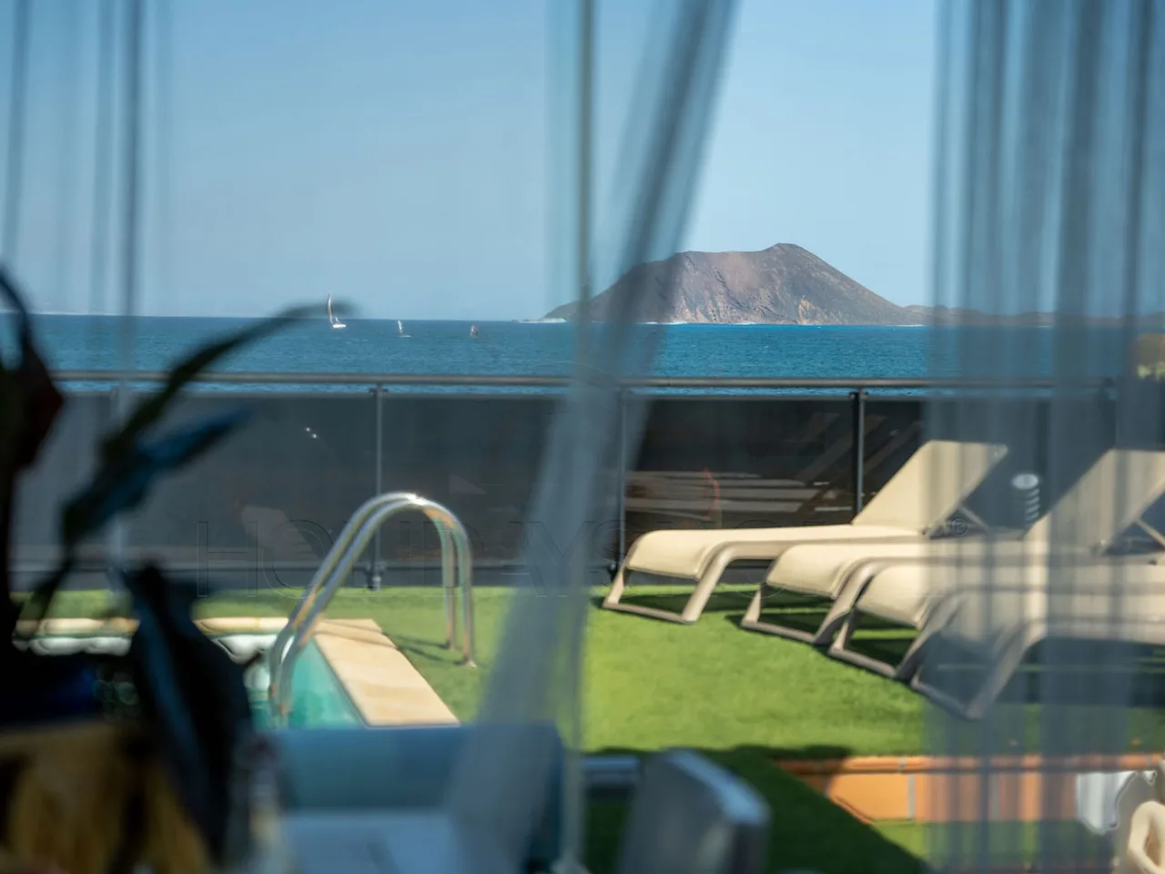 Beachfront Serenity with Private Pool in Corralejo photo 5