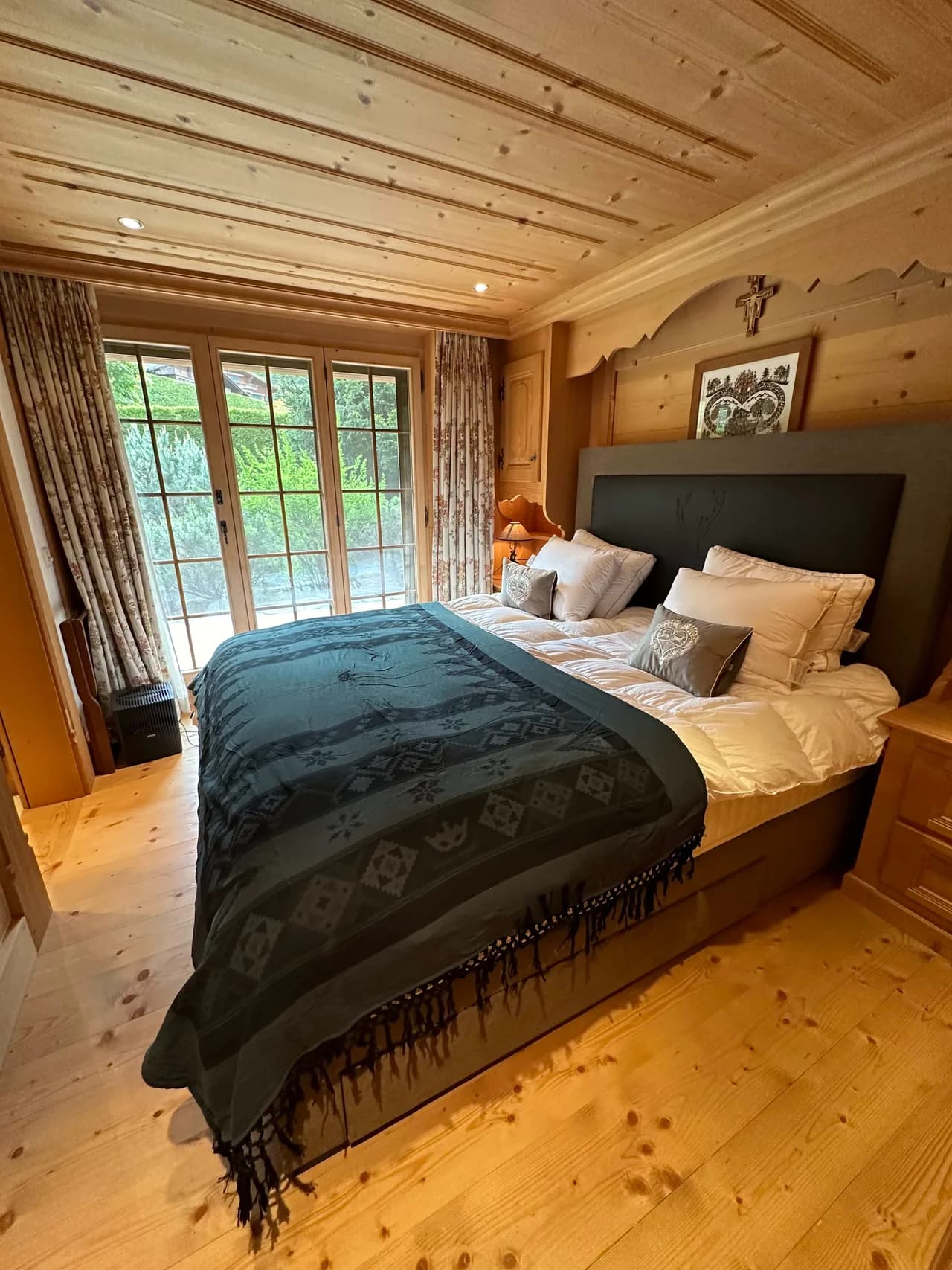 Luxurious Alpine Getaway at Park Hotel Gstaad photo 2