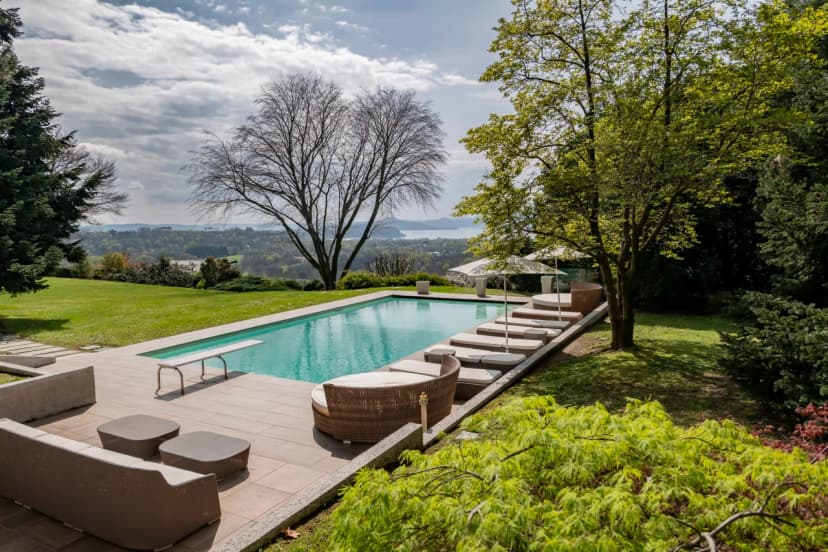 Enchanting Villa With Contemporary Design