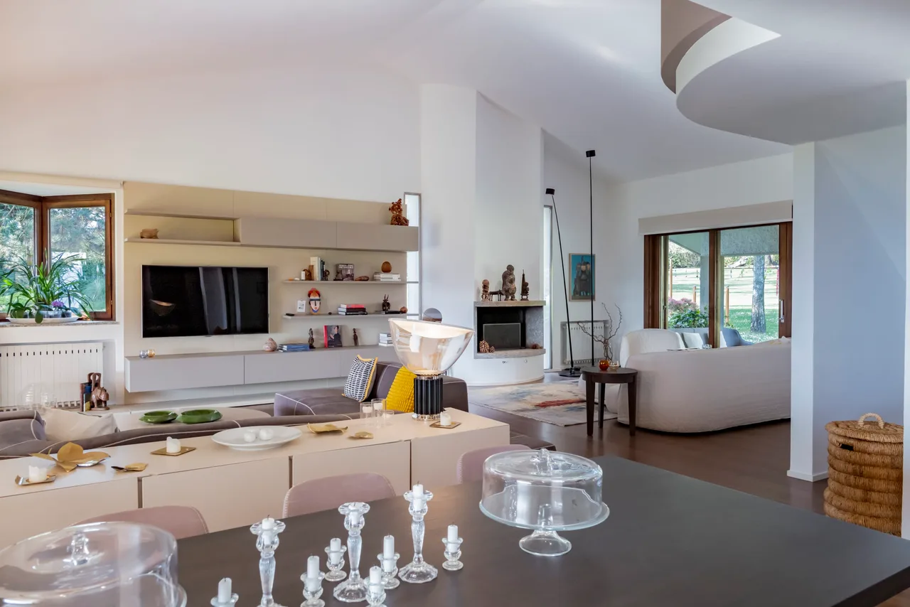 Enchanting Villa With Contemporary Design photo 2