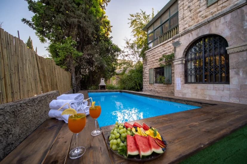 Spacious Rehavia Villa Amenities with Luxurious Amenities