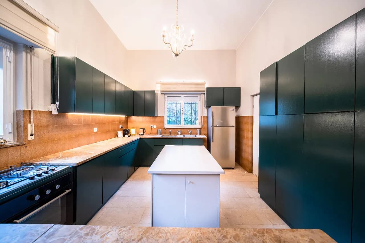 Spacious Rehavia Villa Amenities with Luxurious Amenities photo 3