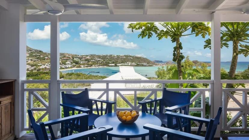 A True Romantic Villa With Bright Canvas