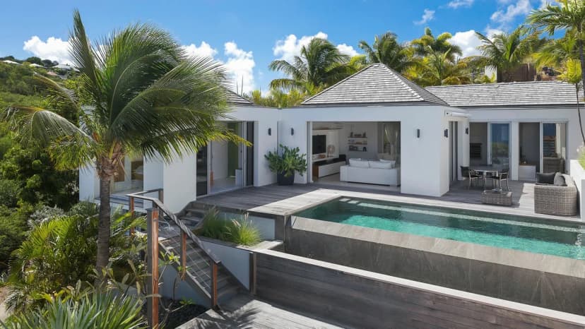 Upscale Romantic Villa with Infinity Pool