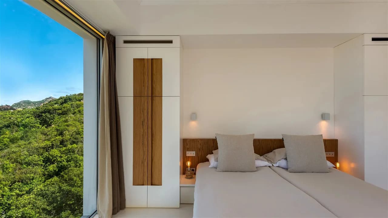 Upscale Romantic Villa with Infinity Pool photo 4