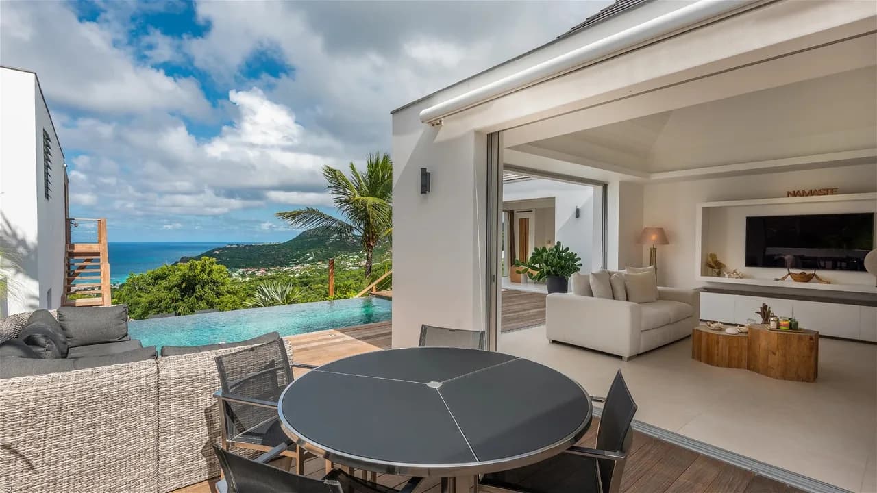 Upscale Romantic Villa with Infinity Pool photo 5