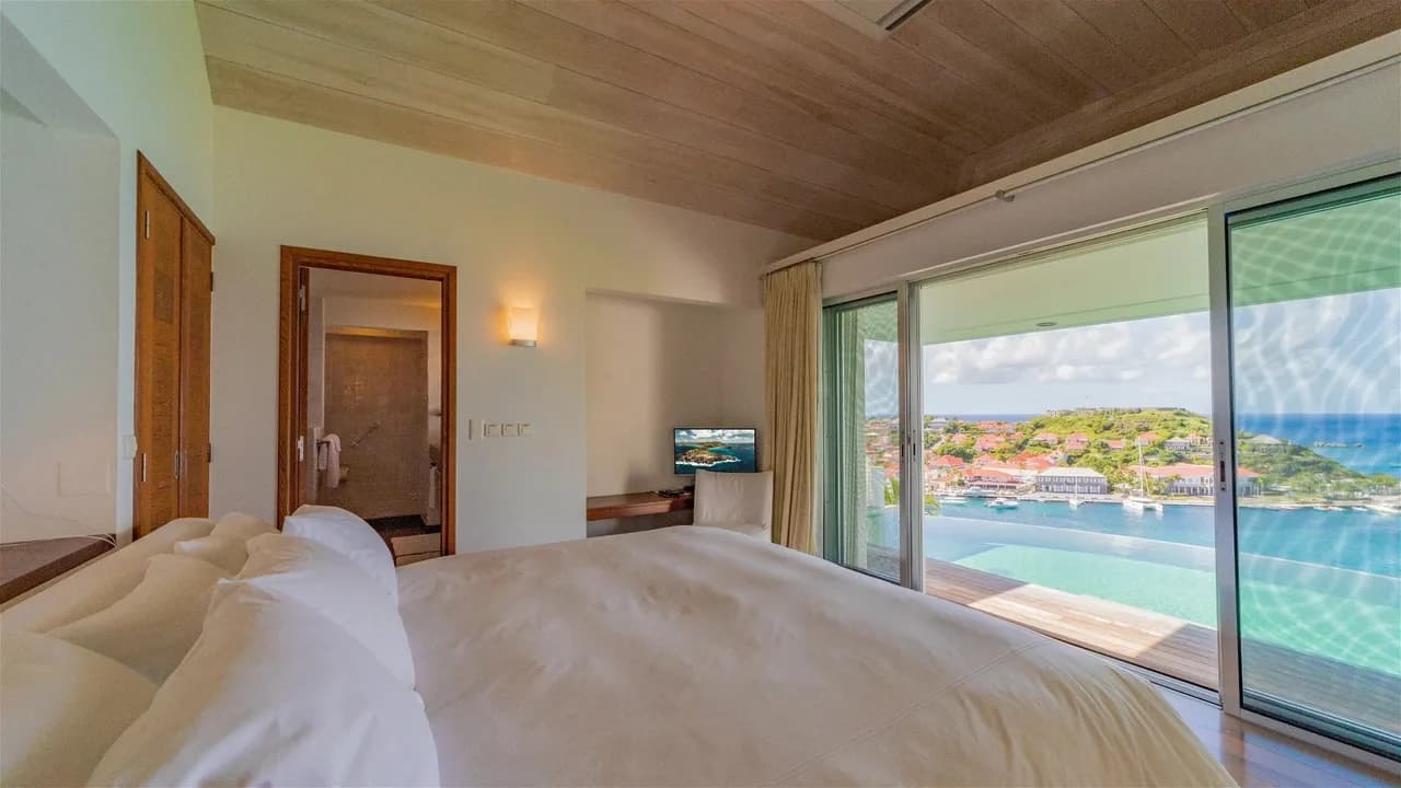 Luxurious Villa With Ocean And Rolling Hills View photo 3