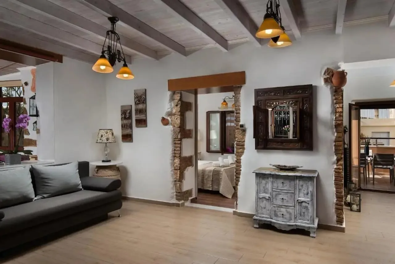 Exclusive Villa with Jacuzzi and Garden in Old Town photo 3