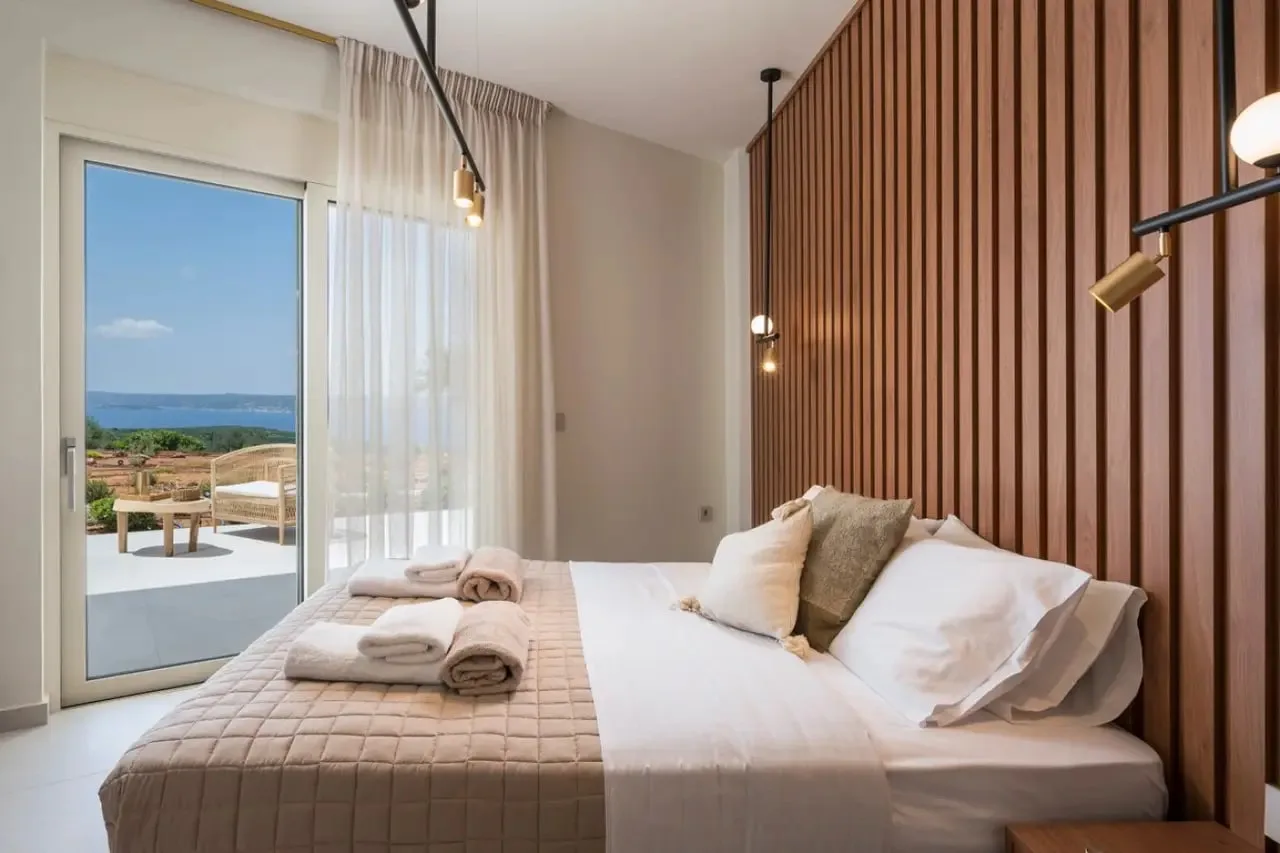 Exclusive Luxury Villa with Heated Infinity Pool in Crete photo 3