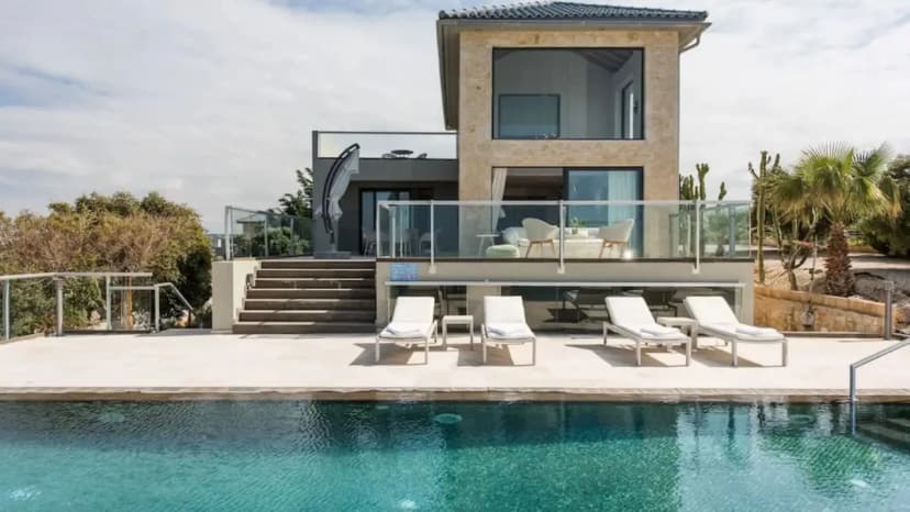 LUXE SEAFRONT RETREAT WITH TENNIS COURT