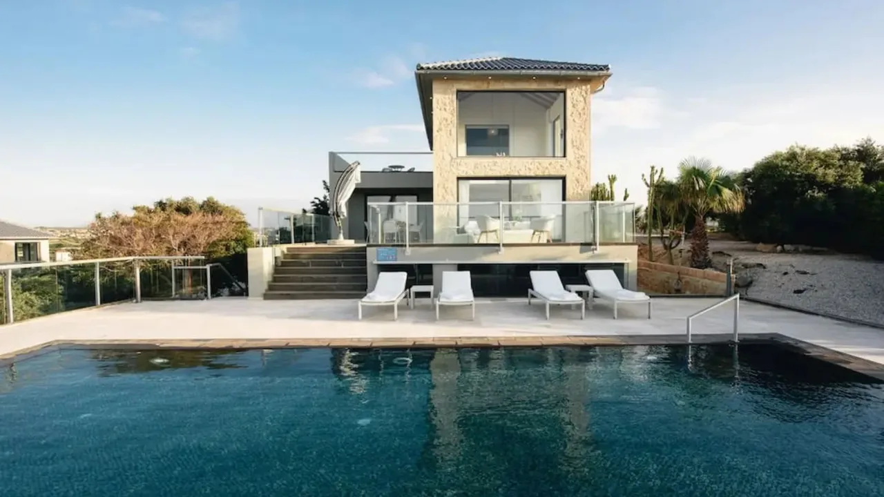 LUXE SEAFRONT RETREAT WITH TENNIS COURT photo 2