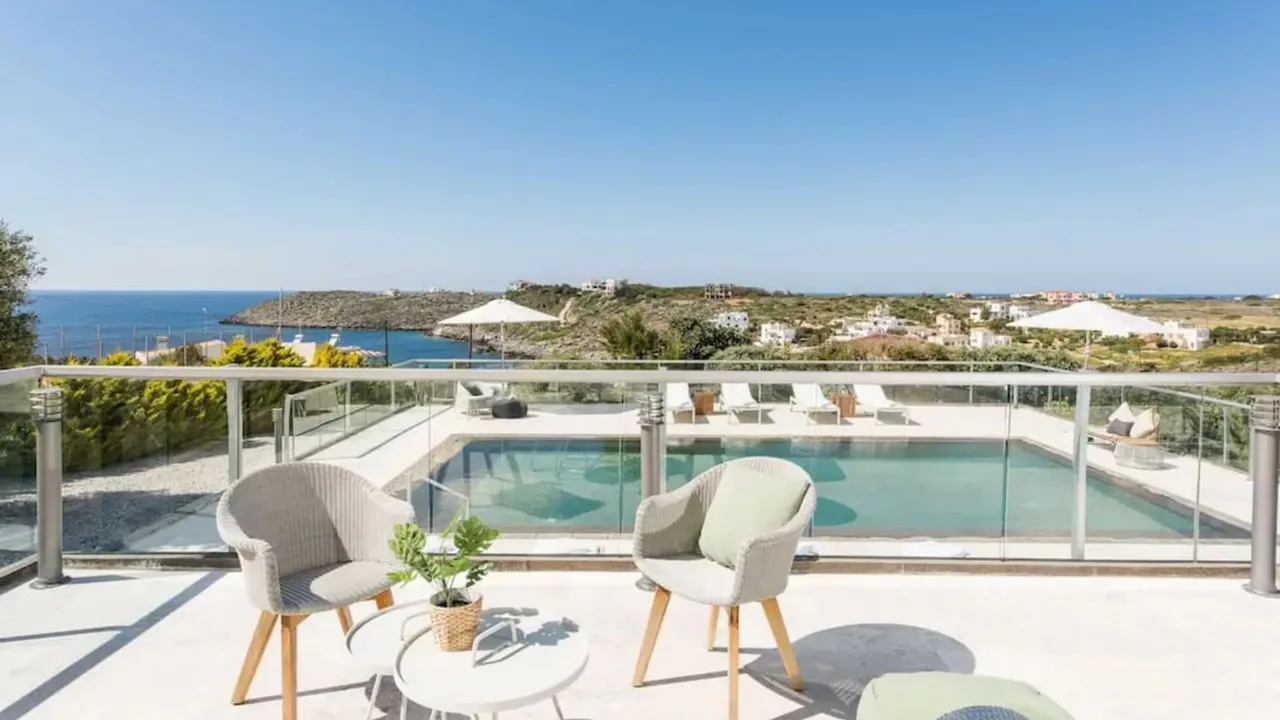 LUXE SEAFRONT RETREAT WITH TENNIS COURT photo 3