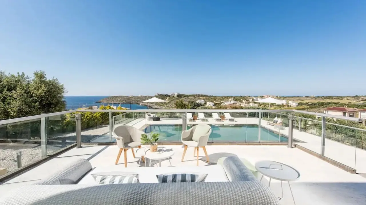 LUXE SEAFRONT RETREAT WITH TENNIS COURT photo 4