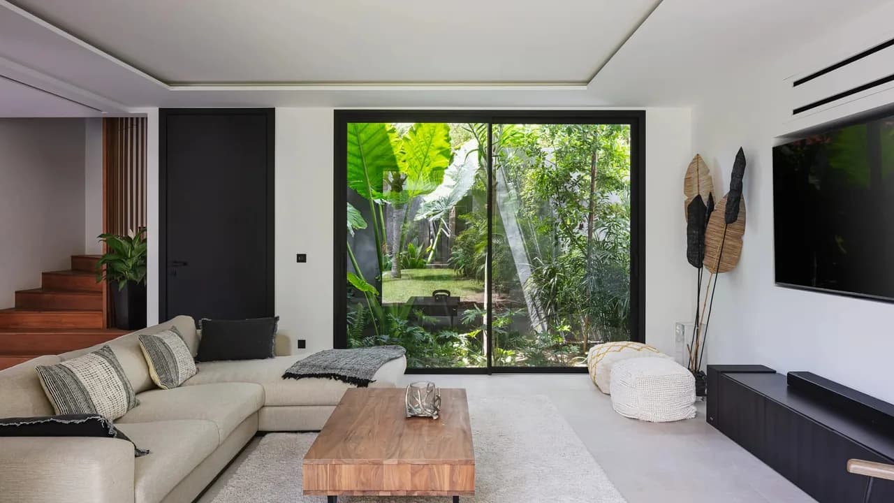 Private 3BR Oasis with Stunning Infinity Pool photo 2