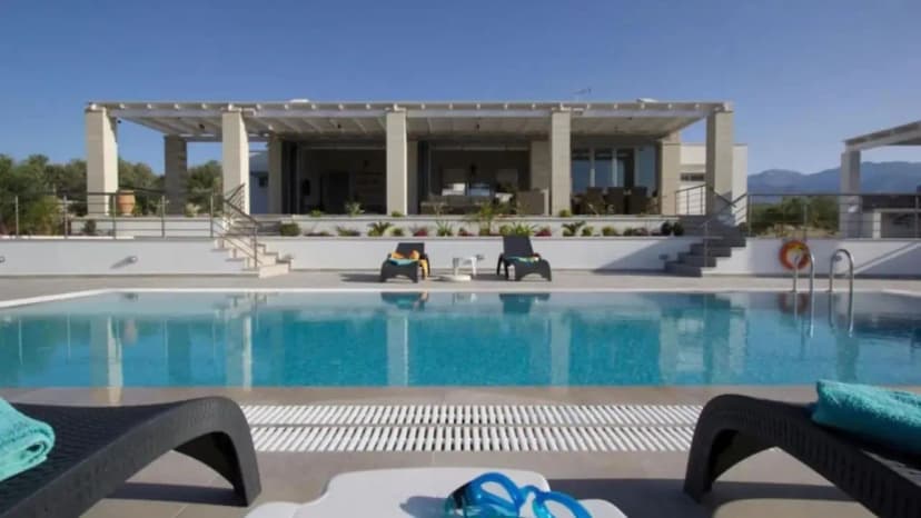 Cretan Luxe Villa With Breathtaking Aegean Seaview