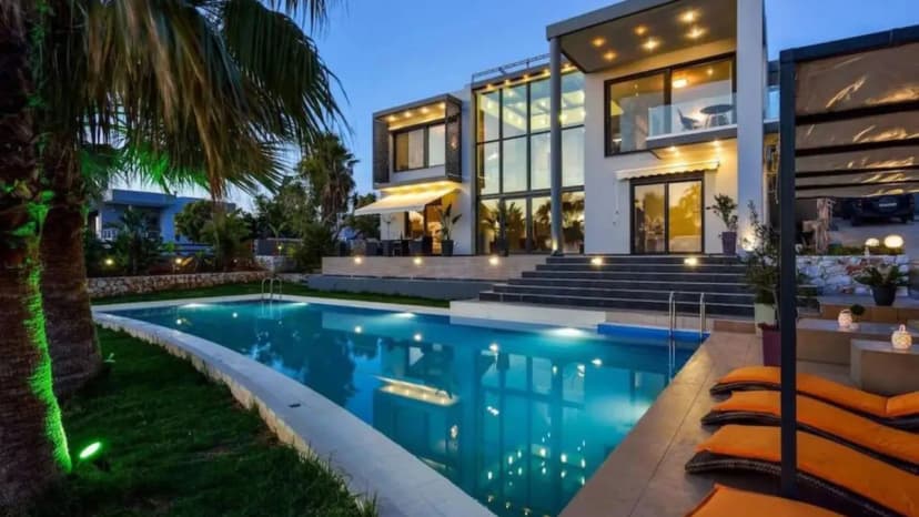 Exclusive 4BR Villa Near the Beach