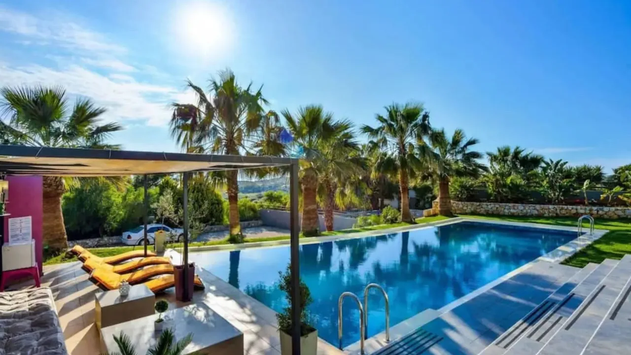 Exclusive 4BR Villa Near the Beach photo 2