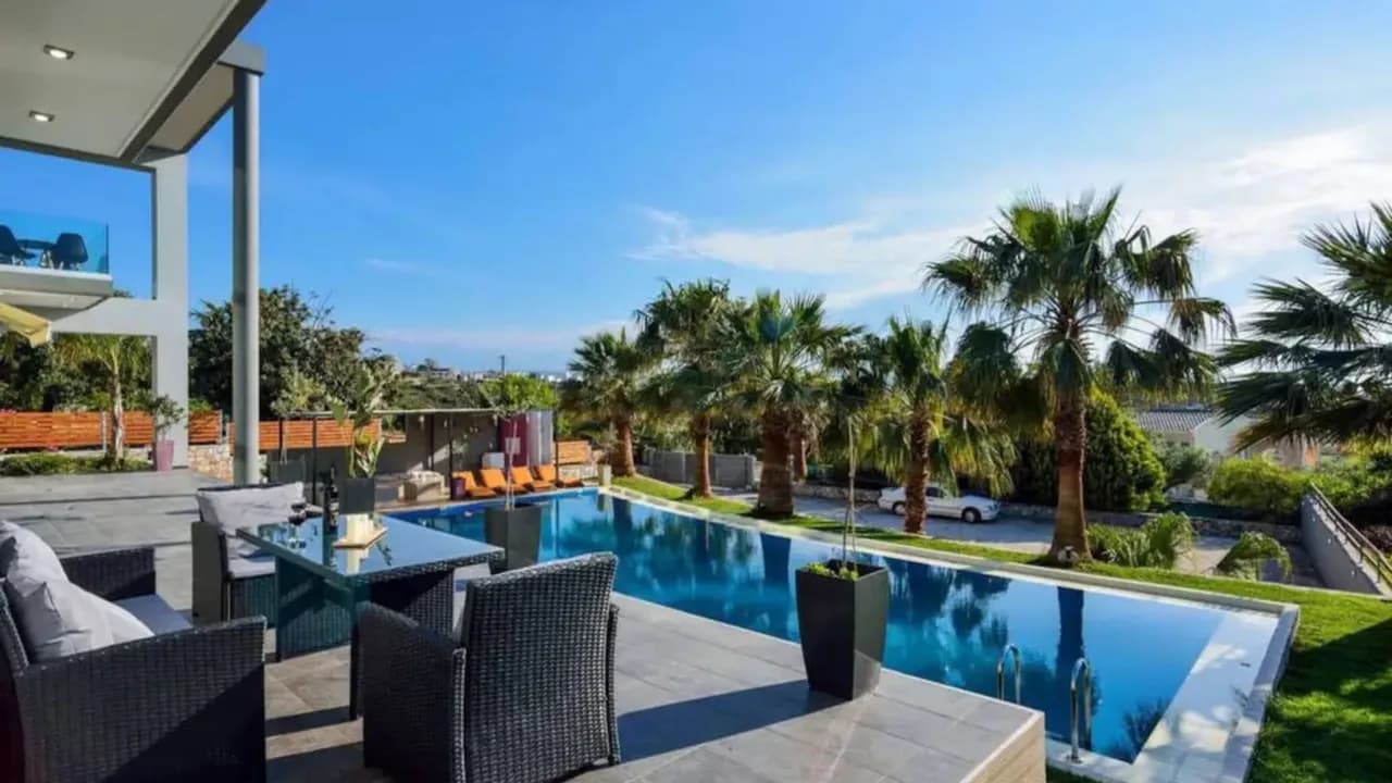 Exclusive 4BR Villa Near the Beach photo 5