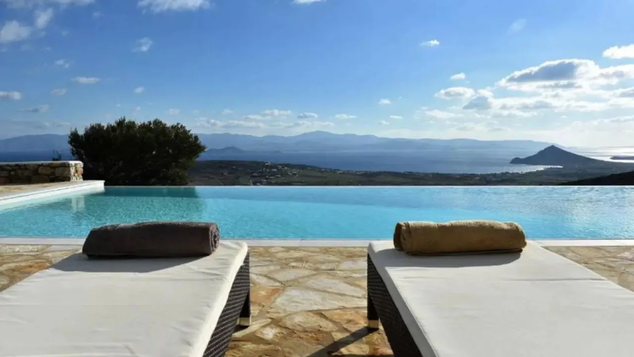 Pristine Hillside Villa With Sunset Views photo 4
