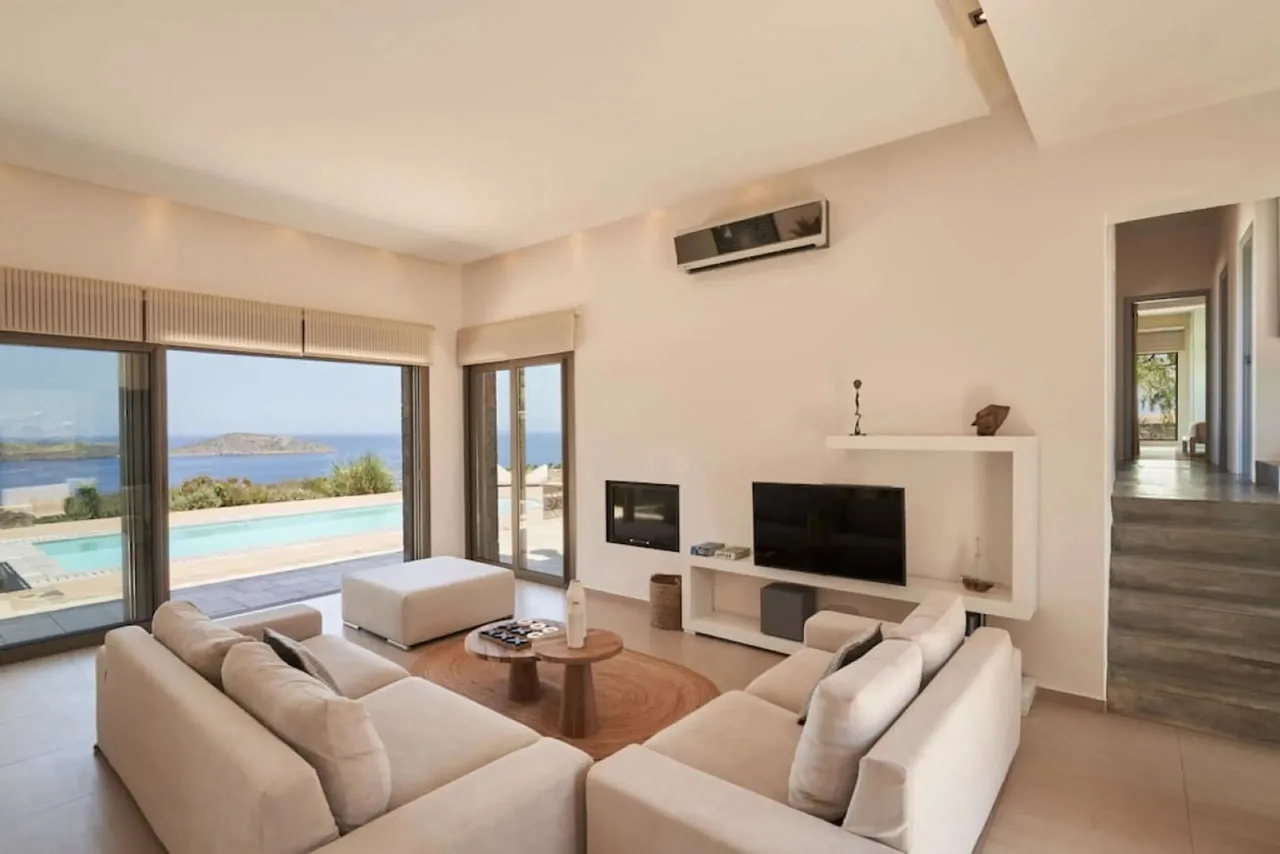 Elegant Minimalist Villa In Crete photo 2